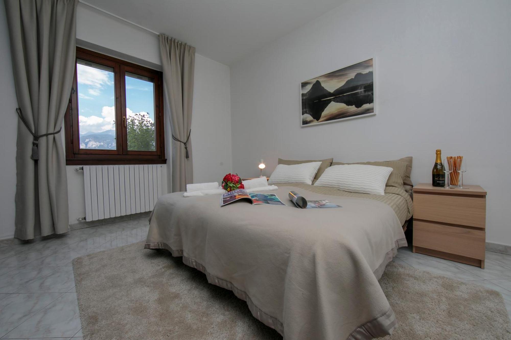 Appartamento Sonenga Panoramic Terrace Menaggio Esterno foto